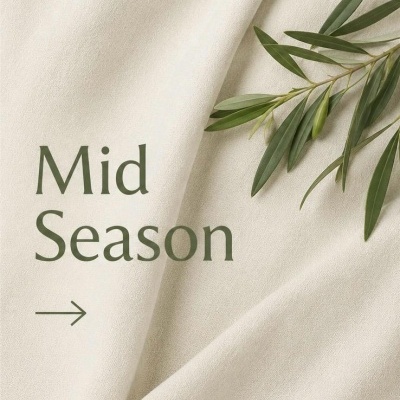 Tecido creme com textura suave, texto Mid Season e ramo verde