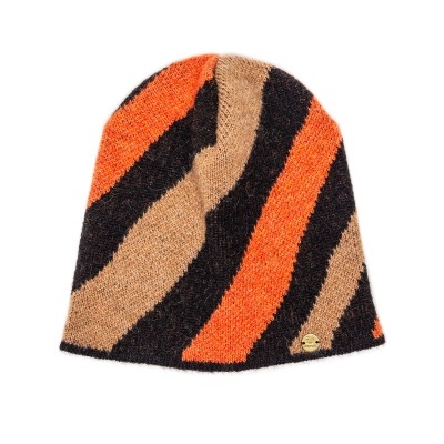 Gorro de malha com listras em laranja, bege e preto
