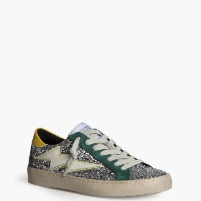 Ténis feminino brilhante com detalhes verdes, amarelos e relâmpago creme.