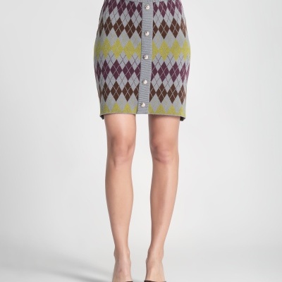 Saia curta de malha colorida com padrão argyle e botões