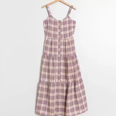 Vestido comprido xadrez lilás com botões