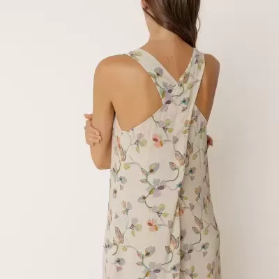 Vestido comprido floral com alças cruzadas nas costas
