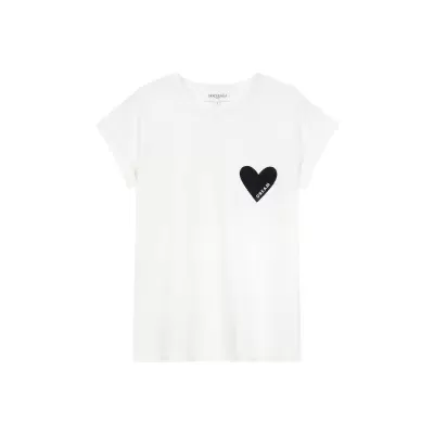 T-shirt branca com coração preto e texto DREAM