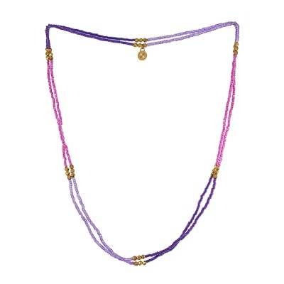 Colar colorido de contas lilás, rosa e roxo com detalhes dourados