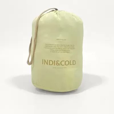 Saco de tecido amarelo claro com cordão castanho e texto impresso