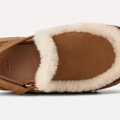 Sapato castanho de pele com forro de pelo branco