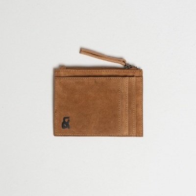 Carteira castanha com fecho e ranhuras para cartões