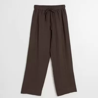 Calças castanhas compridas com cordão e cintura elástica