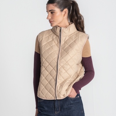 Colete feminino acolchoado bege com fecho de correr