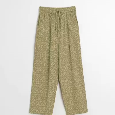 Calças compridas verdes com padrão branco e cintura elástica