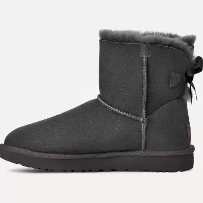 Bota de inverno cinza escuro em camurça com interior forrado em pelo cinza