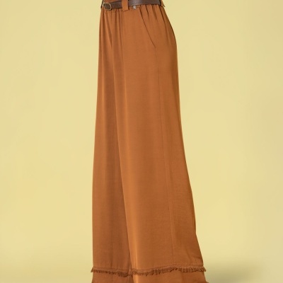 Calças largas castanhas com cinto castanho