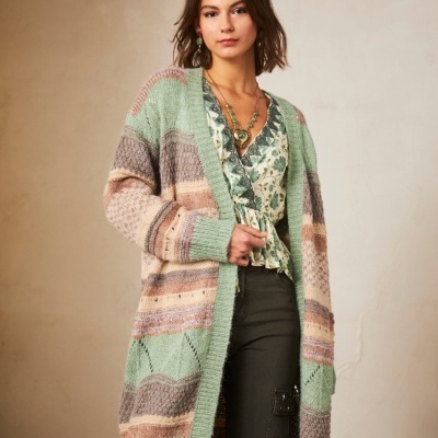 Cardigan comprido de malha às riscas em verde menta, bege, castanho e rosa