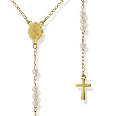 Colar tipo rosário dourado com contas brancas e cruz