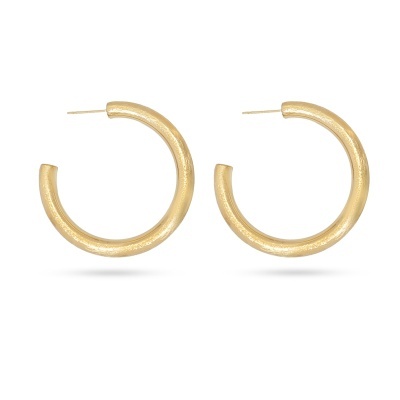 Par de brincos argola dourados texturizados