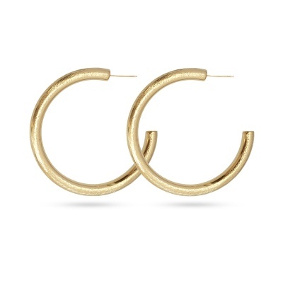 Brincos argola dourados com textura fosca