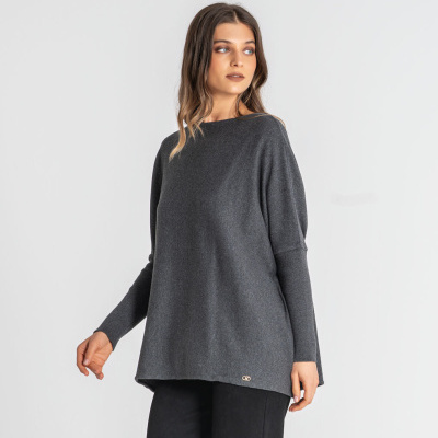 Camisola cinzenta de malha com mangas compridas e corte largo
