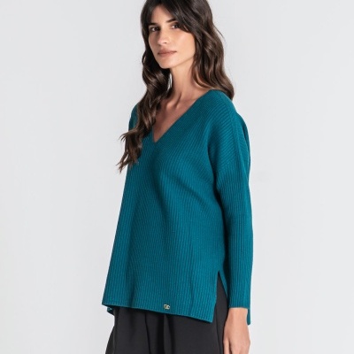 Camisola azul petróleo de malha com decote em V e detalhe metálico