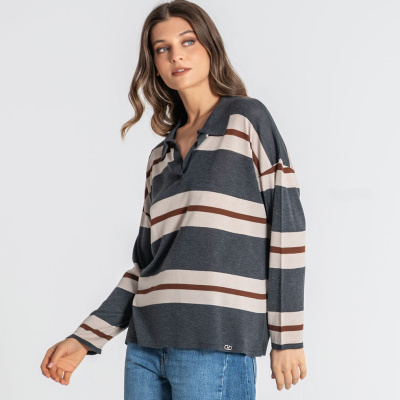 Camisola de malha riscada com gola tipo polo