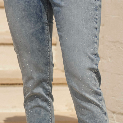 Calças de ganga azul claro com brilhantes