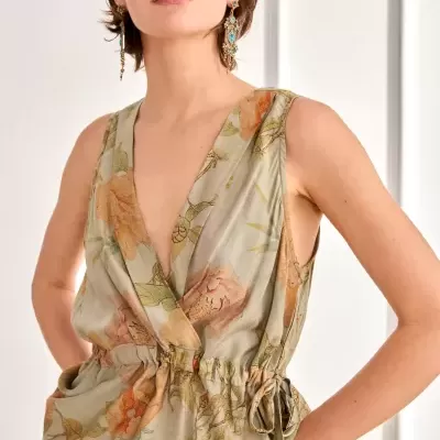 Top feminino floral pastel com amarração na cintura