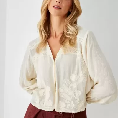 Blusa feminina creme bordada com decote em V