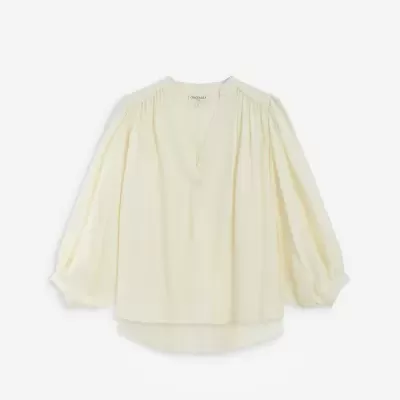 Blusa creme de mulher com mangas compridas e decote em V