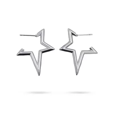 Brincos em formato de estrela prateados com design angular