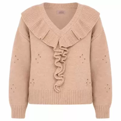 Camisola bege de malha com gola em V e folhos, detalhes de pérolas douradas.