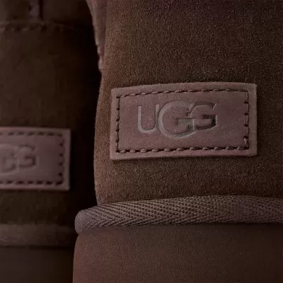 Botas castanhas de camurça com etiqueta UGG costurada