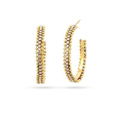 Brincos de argola dourados com pedras brilhantes e detalhes em bolinhas