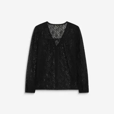 Blusa preta de renda com decote em V e mangas compridas