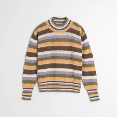 Camisola de malha às riscas coloridas com gola redonda