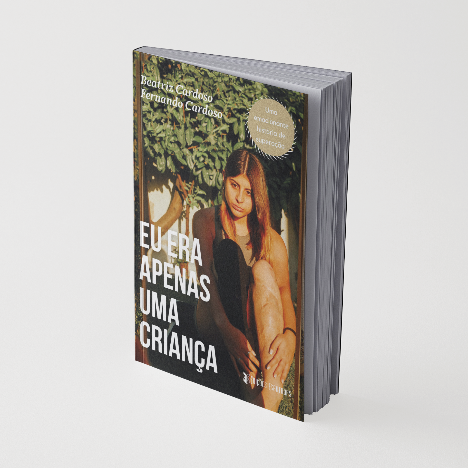 Capa de livro com foto de jovem, texto de título e autores, selo dourado de destaque