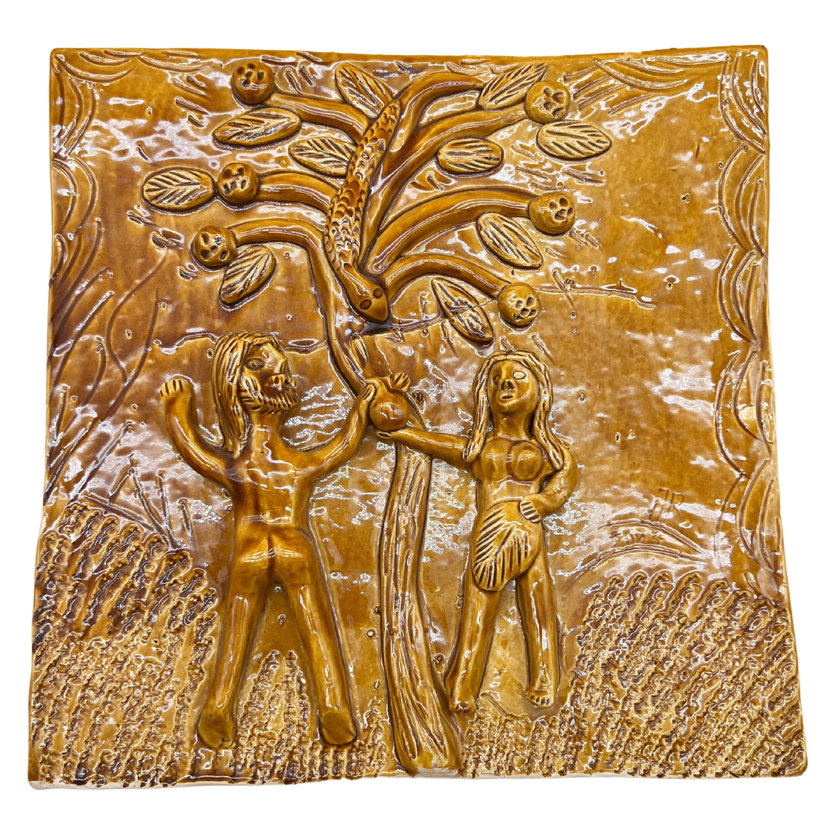Painel cerâmico castanho com relevo de duas figuras humanas a apanhar frutos numa árvore.