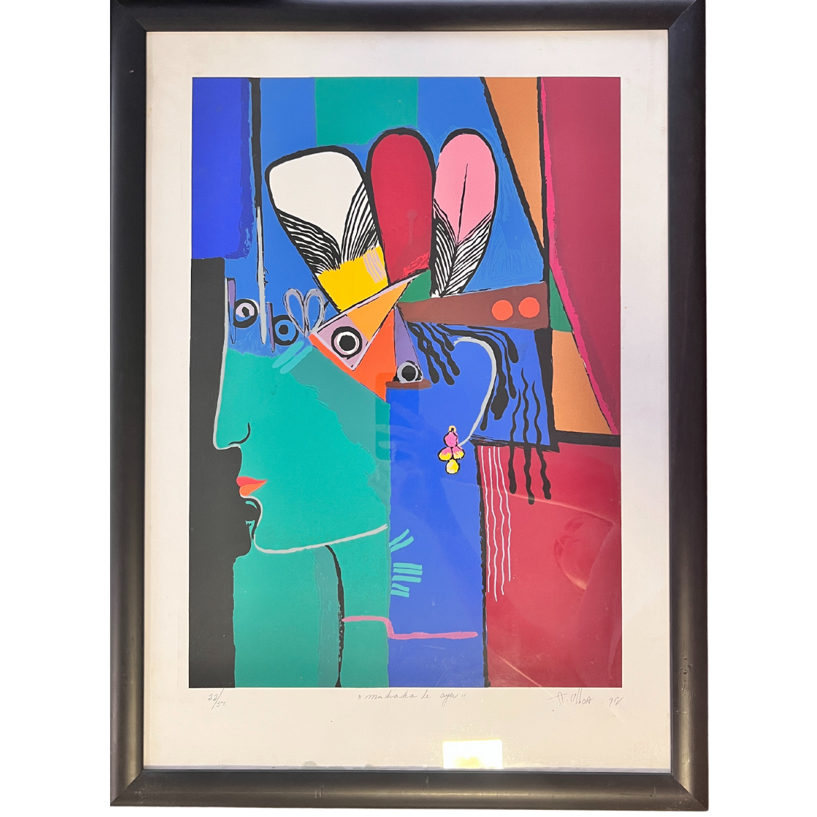 Quadro com serigrafia colorida de rosto estilizado emoldurado