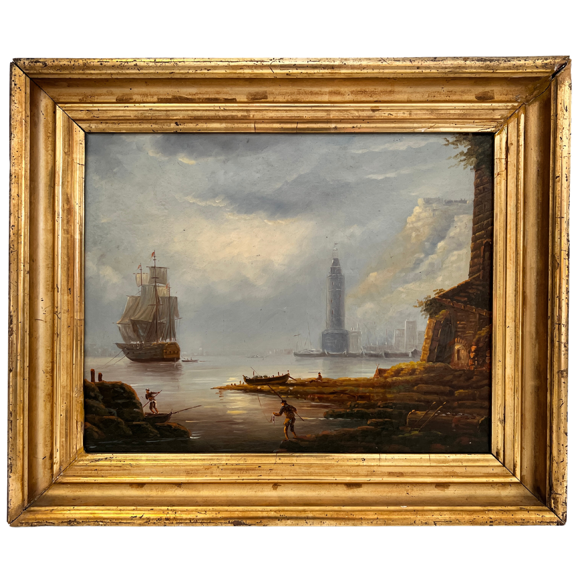 Pintura antiga de navio à vela próximo à costa com farol e figuras humanas, em moldura dourada