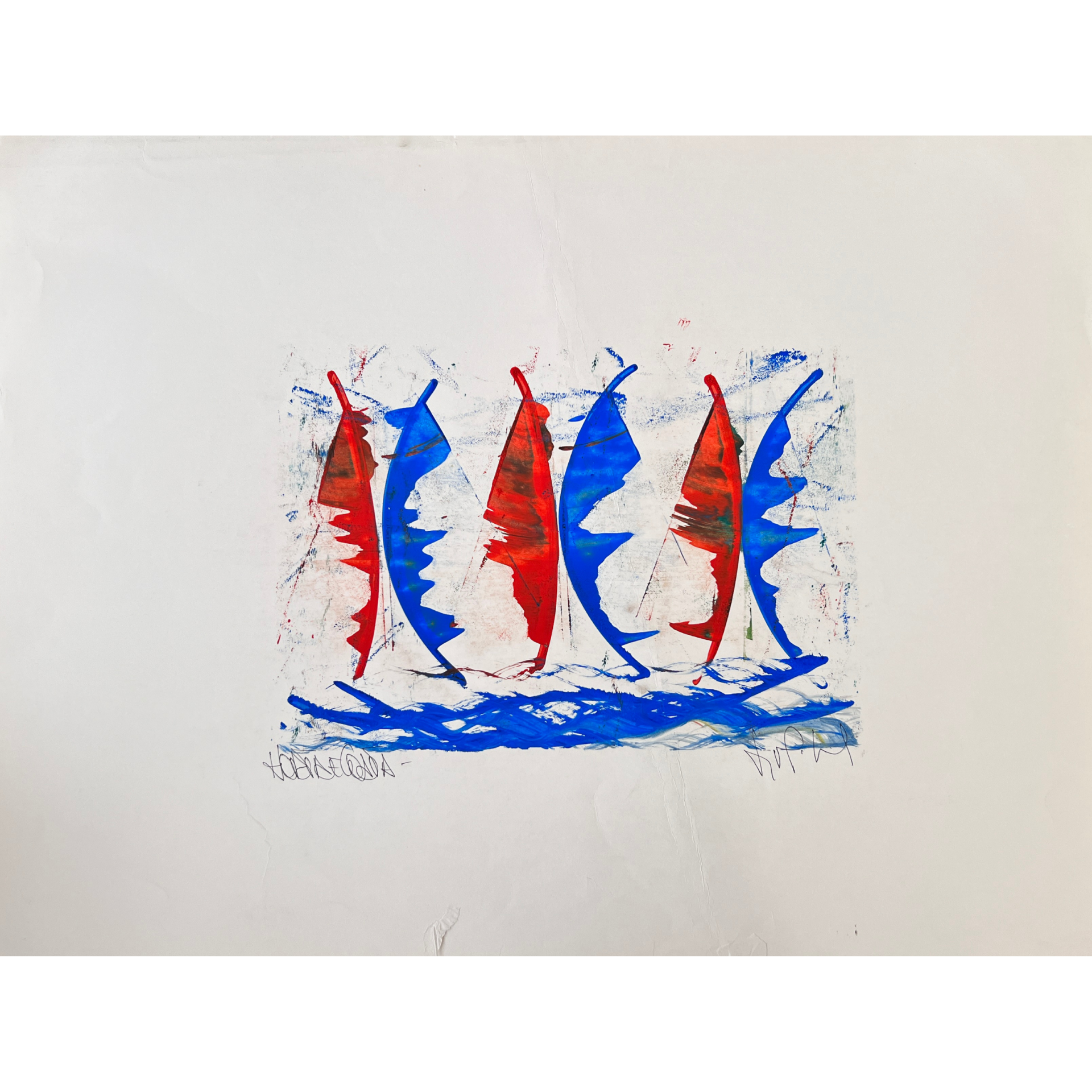 Pintura abstrata com quatro figuras em azul e vermelho sobre fundo branco e azul.