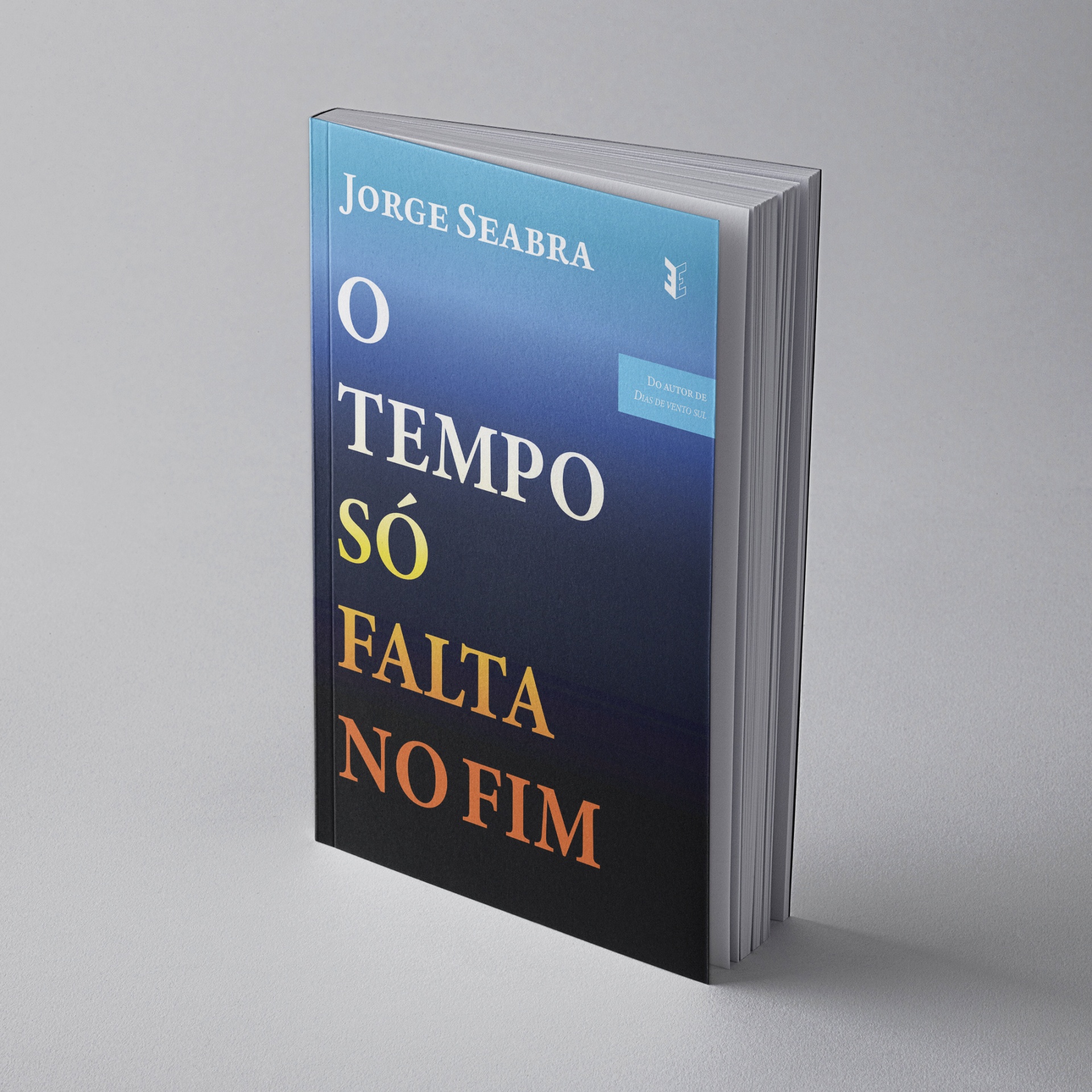 Livro com capa azul e preta com texto em branco, amarelo e laranja