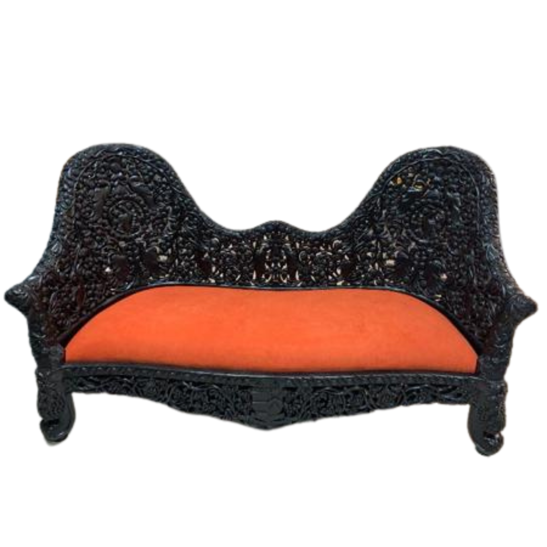 Sofá antigo de madeira escura com estofado laranja