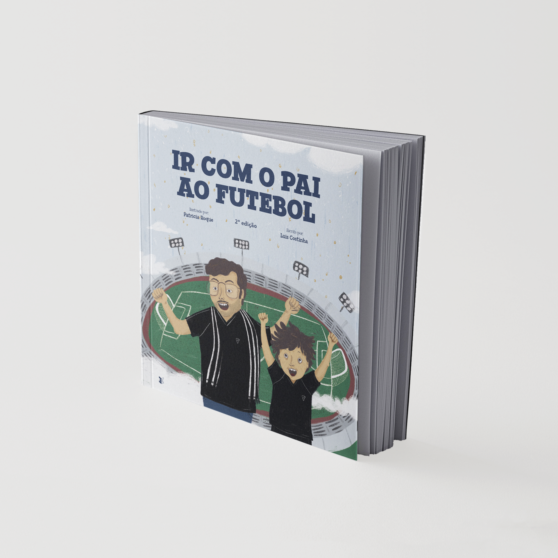 Capa de livro com homem e criança num campo de futebol ilustrados, título IR COM O PAI AO FUTEBOL.