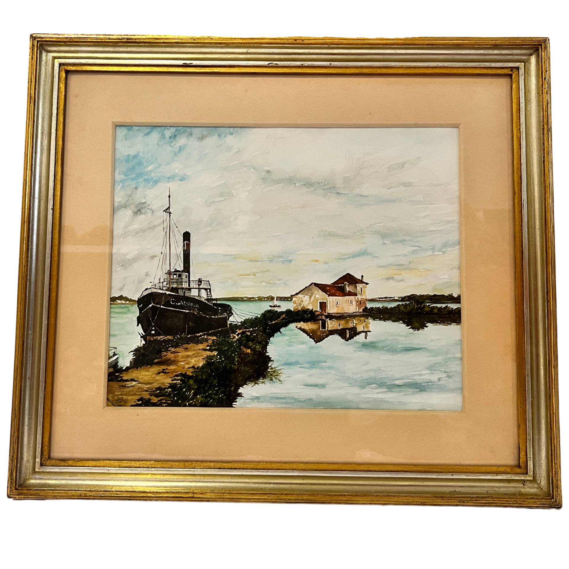 Pintura de um barco junto a casa refletidos na água em moldura dourada