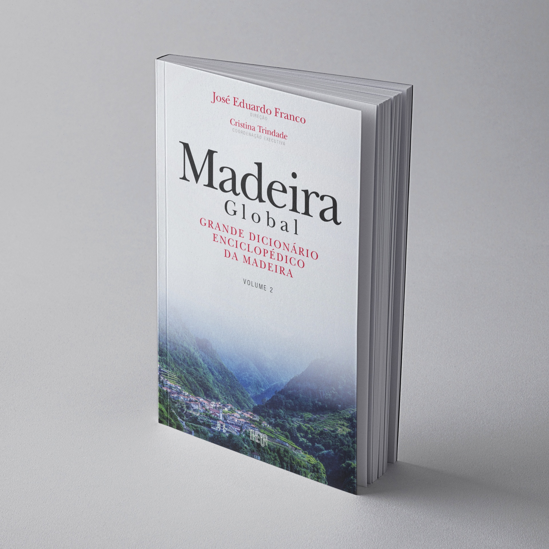Livro Madeira Global com capa branca, imagem de paisagem verde e texto vermelho e preto
