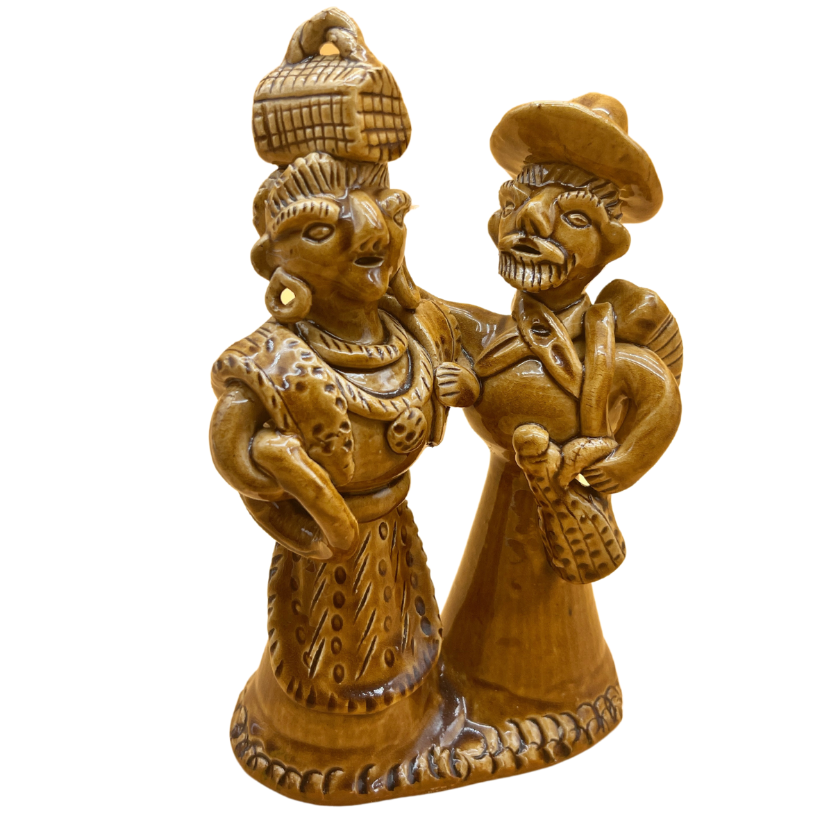 Escultura em cerâmica castanha de casal com roupas tradicionais e acessórios