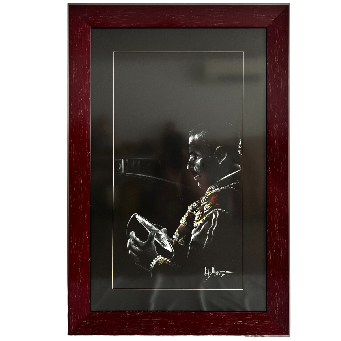 Imagem emoldurada de mulher em arte preto e branco com detalhes coloridos.