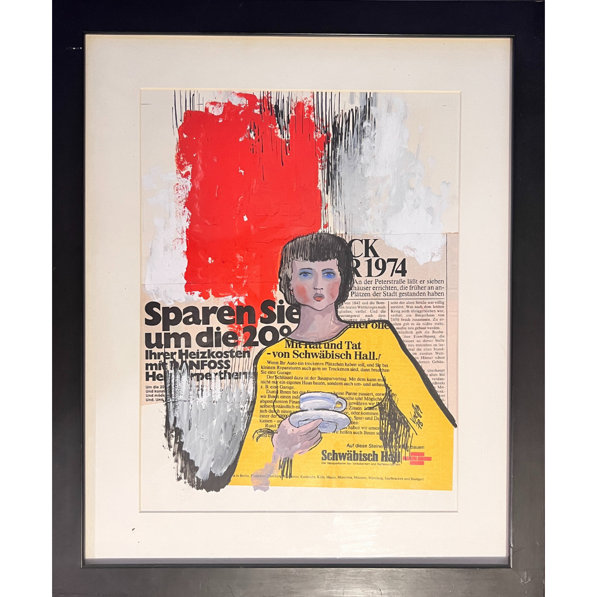 Quadro com arte mista de recorte de jornal e pintura, figura feminina com blusa amarela