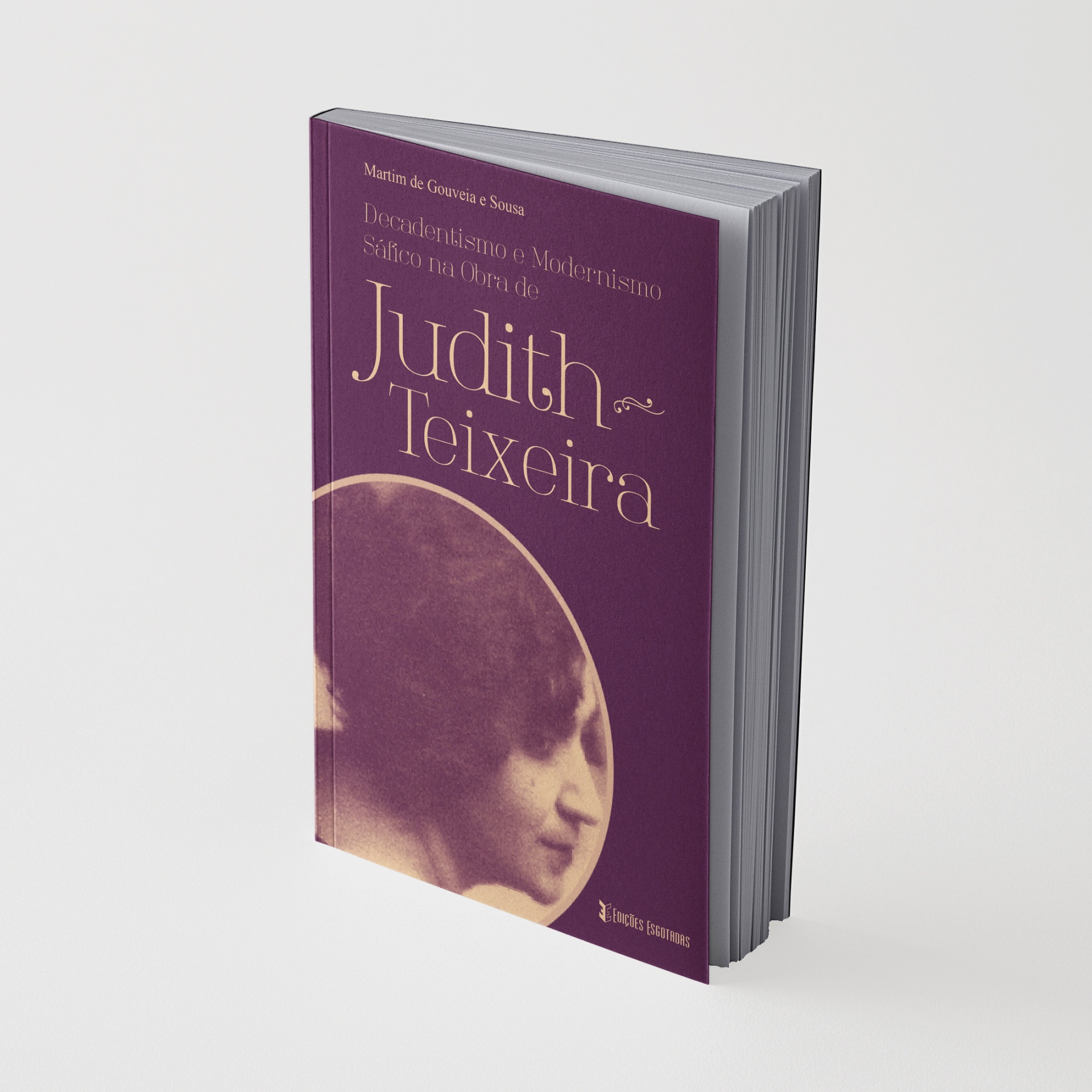 Livro com capa roxa e imagem em sépia de mulher jovem de perfil