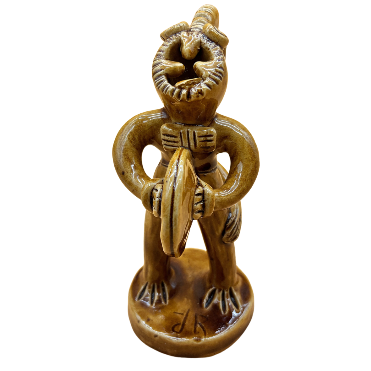 Figura decorativa castanha em cerâmica brilhante com personagem segurando objeto oval.