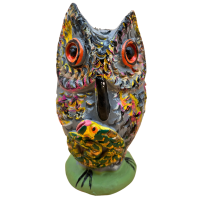 Estátua decorativa de coruja colorida em cerâmica com textura ondulada