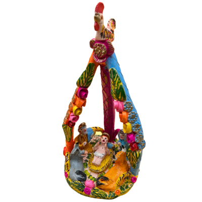 Presépio cerâmico colorido com figuras do menino Jesus, animais e flores, pintado à mão